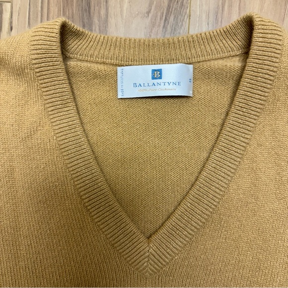 Cashmere Ballantyne Camel Tan V-Neck Sweater Scotland XL - Picture 10 of 15